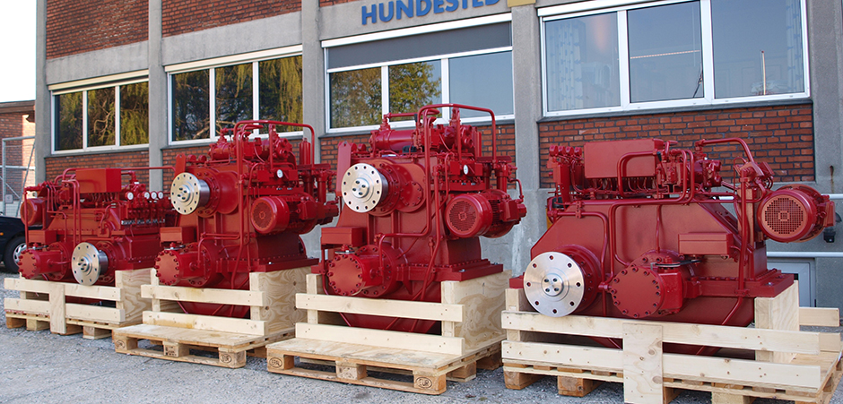 Red Hundested Gearboxes a the factoy in crates
